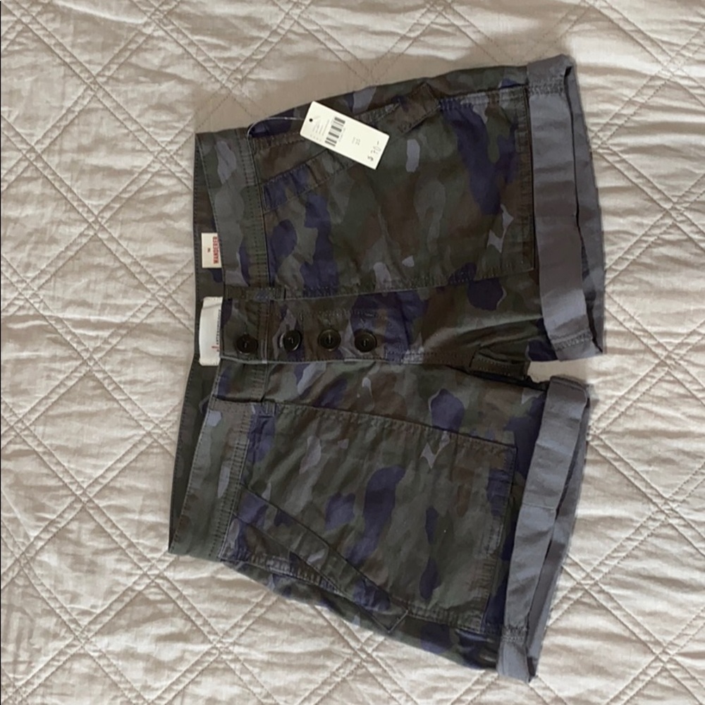 Anthropology camo shorts. Sz 25 new with tags
